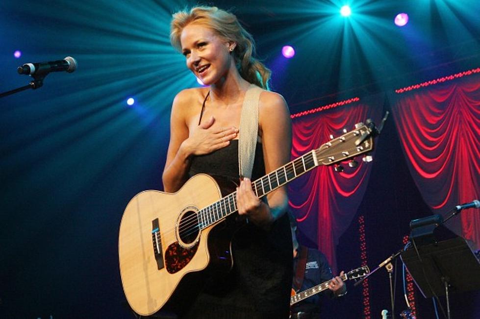 Jewel Hints That &#8216;Raw&#8217; New Album May Be in the Works