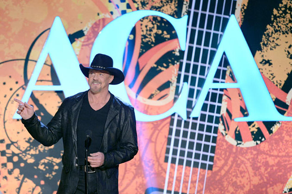 Trace Adkins Joined by Kenny Arnoff for Holiday-Themed Number to End 2013 American Country Awards