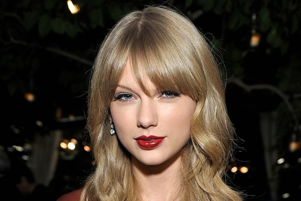 Taylor Swift Up for 2014 Golden Globe for &#8216;Sweeter Than Fiction&#8217;
