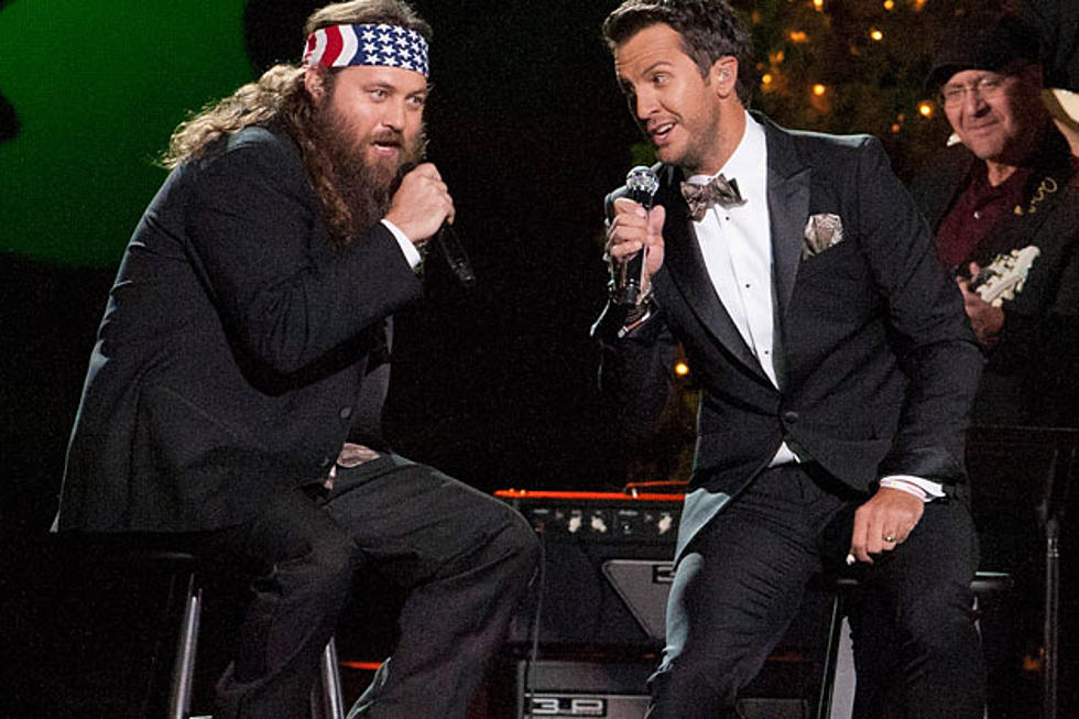 Luke Bryan and Willie Robertson Duet ‘Hairy Christmas’ at 2013 ‘CMA Country Christmas’