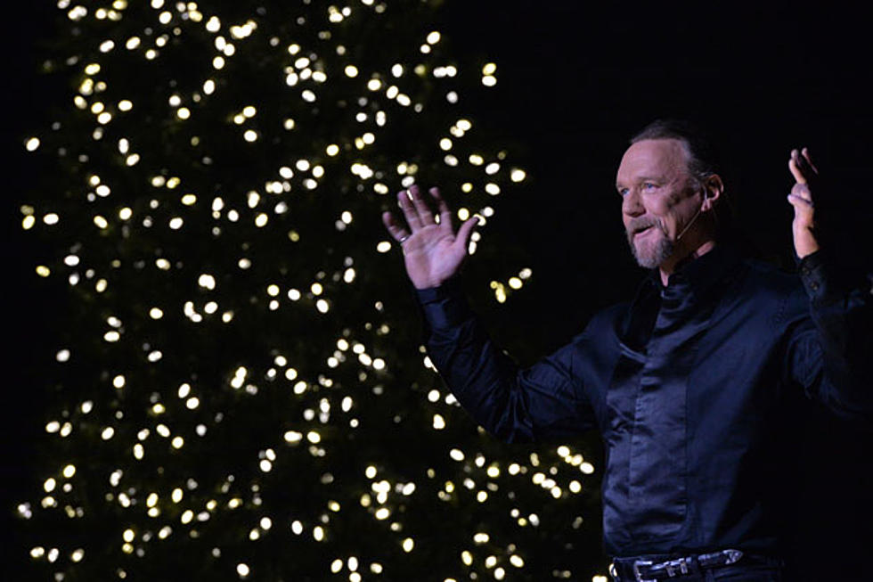 Trace Adkins Gets Sentimental on 2013 ‘CMA Country Christmas’ Special With ‘I Saw Three Ships’