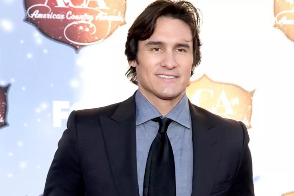 Joe Nichols Keeps Touring Even After Back Surgery [VIDEO]