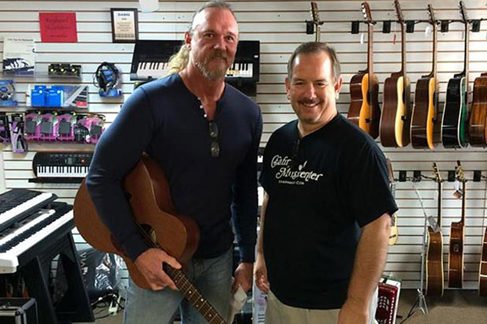 Trace Adkins Leaves Rehab to Buy a New Guitar