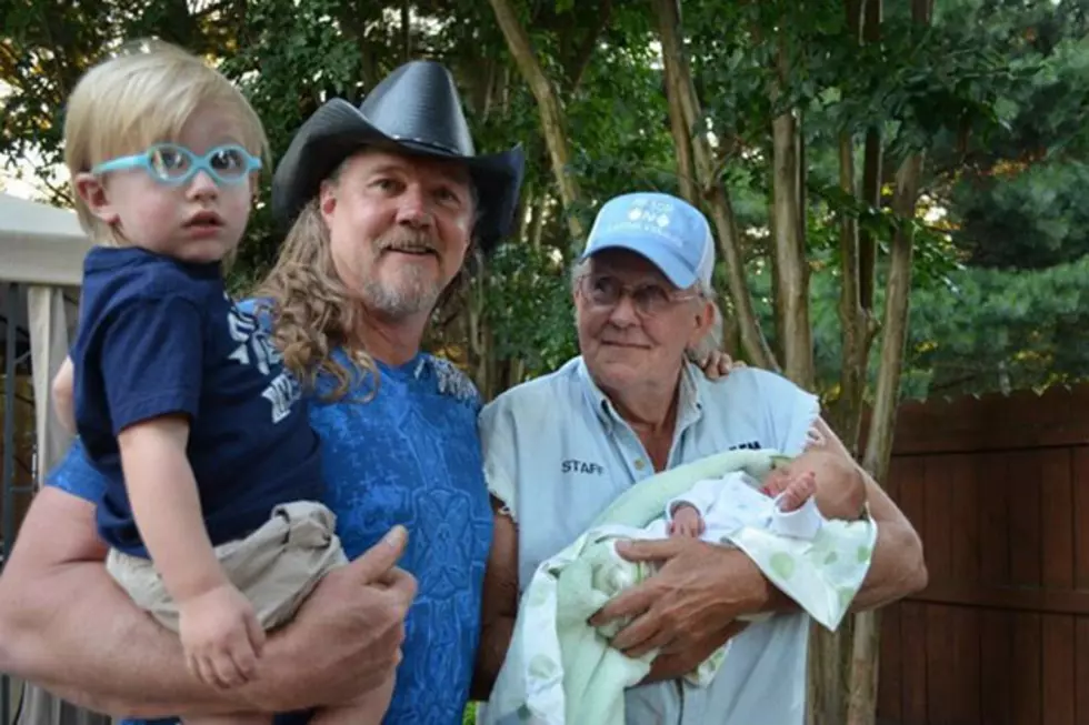 Trace Adkins Leaves Rehab to Be With Seriously Ill Father