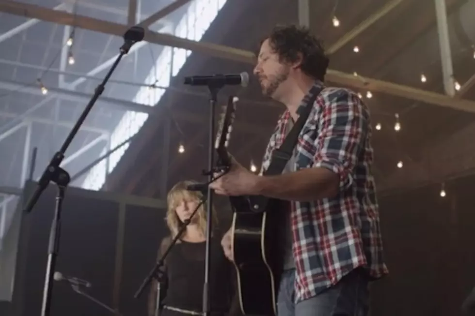 Exclusive: Jennifer Nettles and Will Hoge Duet &#8216;Strong&#8217; at Spotify Event [Listen]