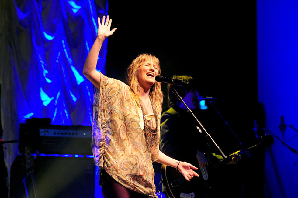 Jennifer Nettles Delivers Emotional Set to Fans in Denver &#8211; Exclusive Pictures