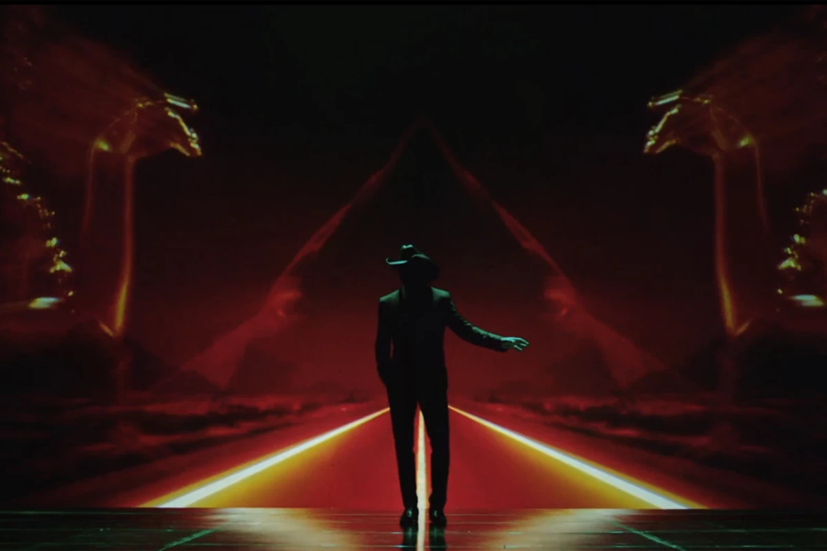 Tim McGraw Channels James Bond in 'Lookin' For That Girl' Video