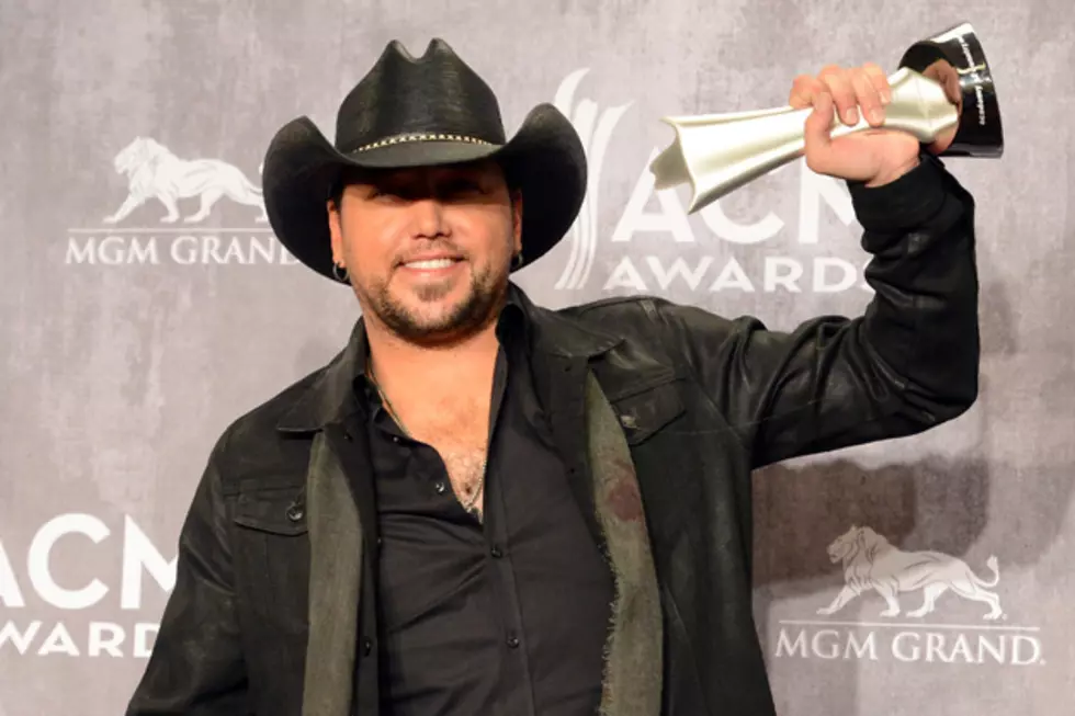 Jason Aldean Nabs Male Vocalist of the Year at the 2014 ACMs