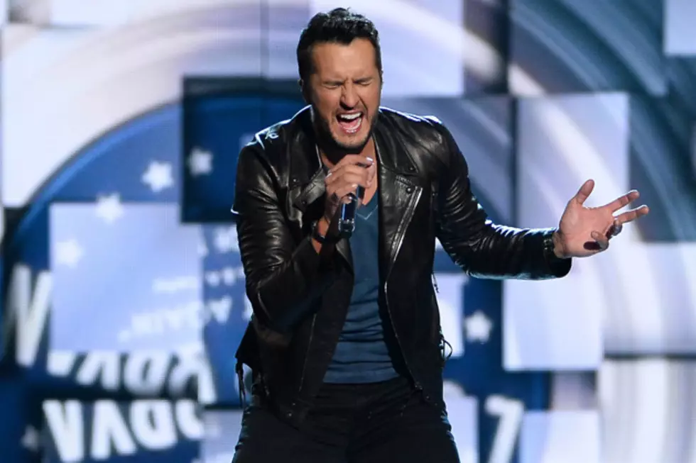 Luke Bryan Takes Batting Practice With the St. Louis Cardinals