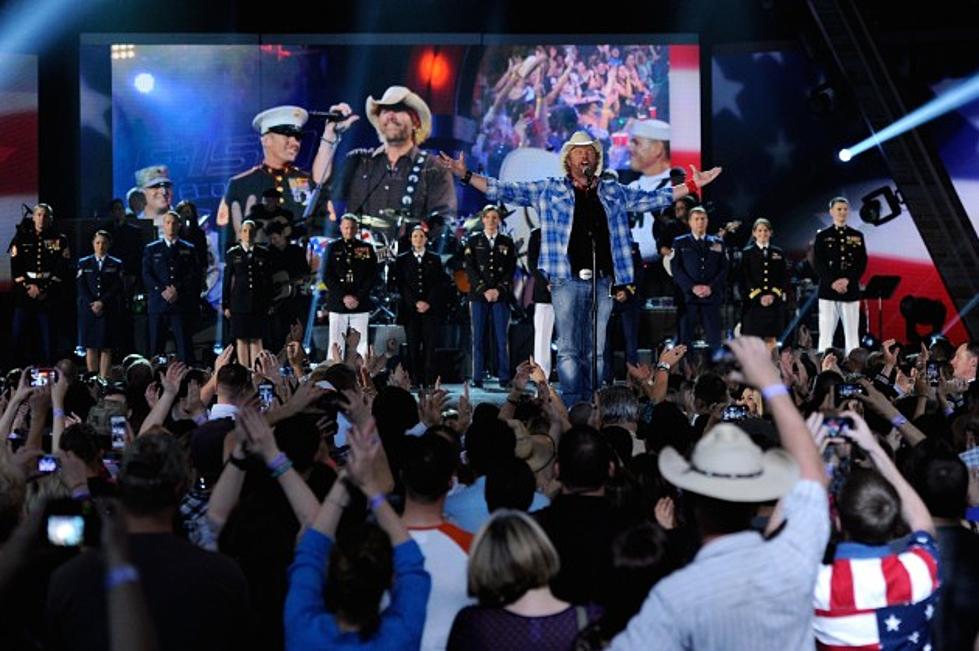 Toby Keith, Carrie Underwood + More Come Together for All-Star Salute to the Troops