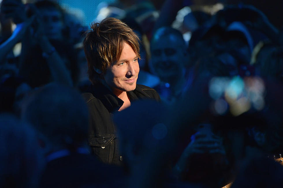 Keith Urban Performs &#8216;Cop Car&#8217; from the Bluebird Cafe During 2014 CMT Awards