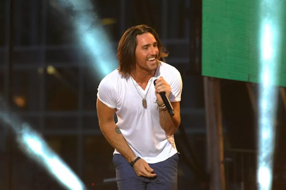 Jake Owen Heats Up the 2014 CMT Music Awards With ‘Beachin”