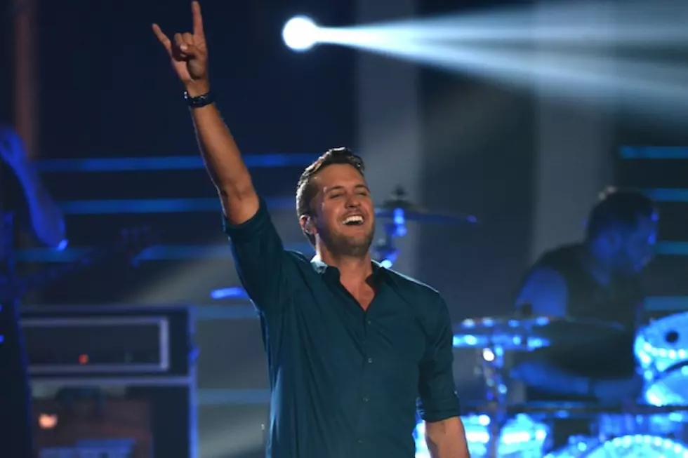 Luke Bryan Brings &#8216;Play It Again&#8217; to the 2014 CMT Music Awards Stage