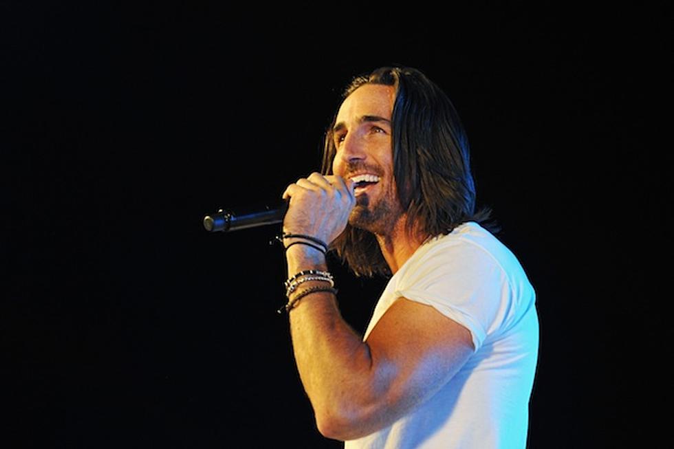 Jake Owen and His Daughter Go ‘Beachin” And It’s Too Cute [Photo]