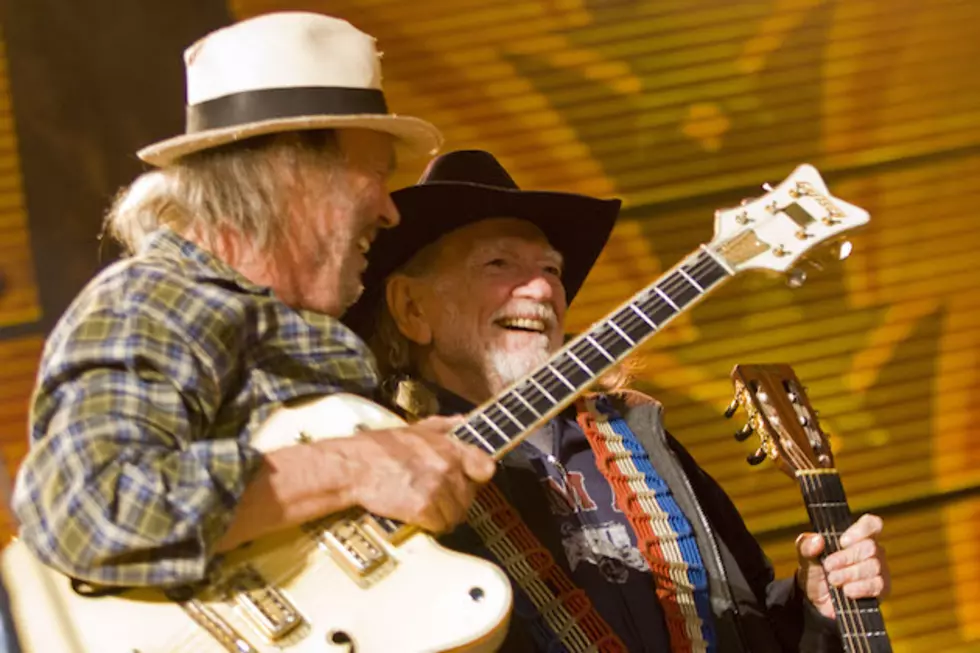 Willie Nelson to Perform at Keystone Oil Pipeline Protest
