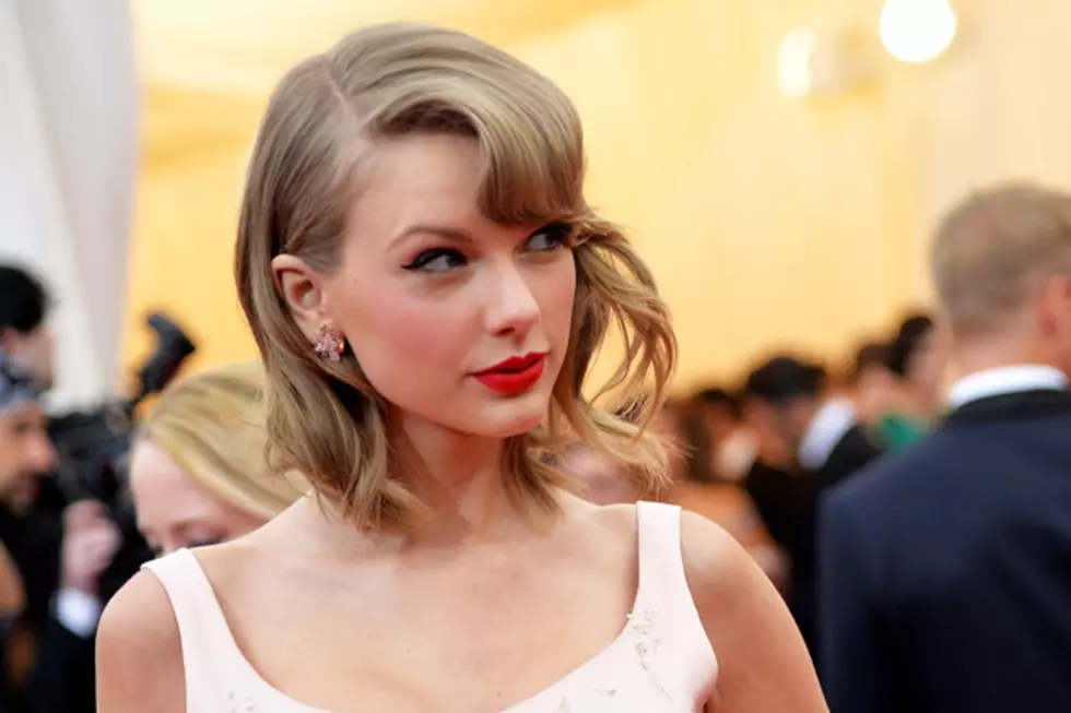 Taylor Swift Really, Really, Really Loves Her Cats – Here’s Video Proof!