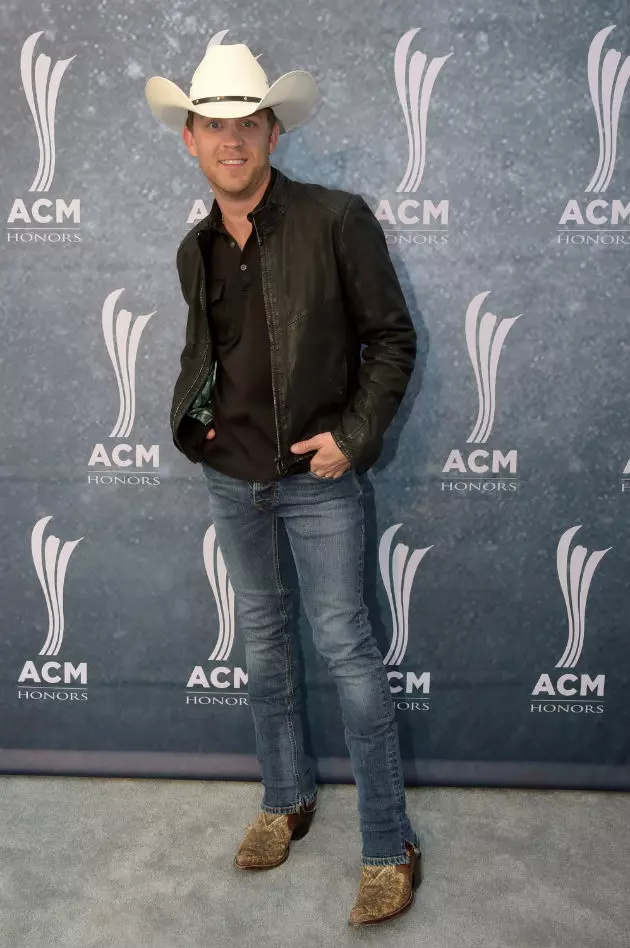What Boots Does Justin Moore Wear?