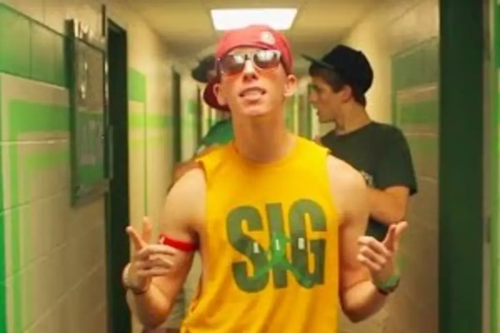 Taylor Swift Invites Frat Boys to Concert After Their &#8216;Shake It Off&#8217; Video Goes Viral [Watch]