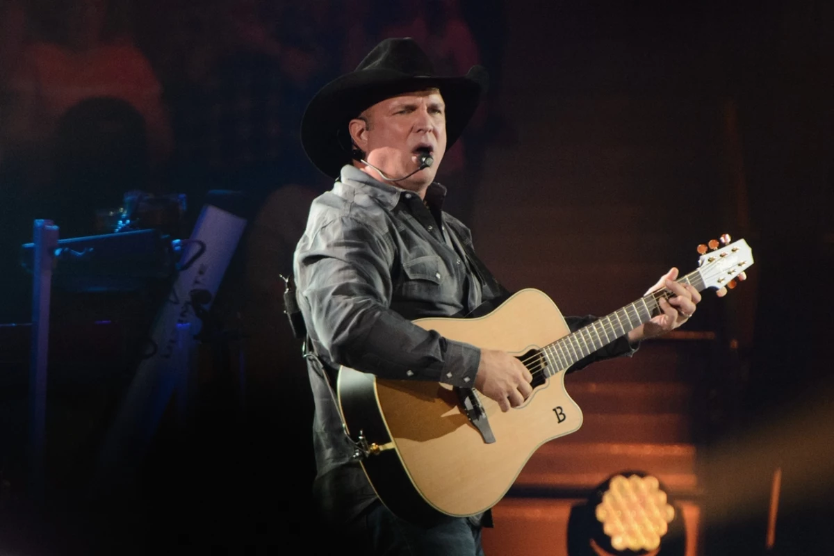 Garth Brooks to Preview New Album Online