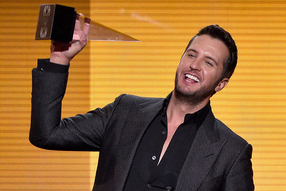 Luke Bryan Snags Favorite Male Country Artist at 2014 American Music Awards