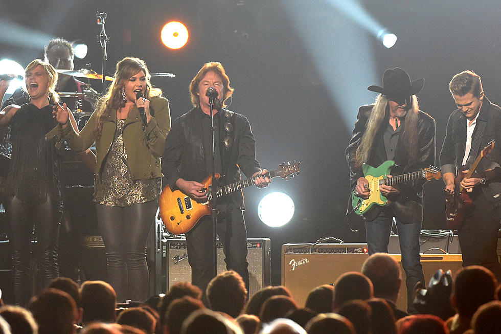Doobie Brothers Close Out 2014 CMAs with Star-Studded Set