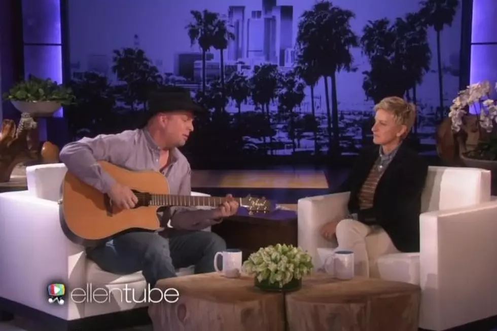 Garth Brooks Performs ‘Mom,’ Brings Ellen to Tears [Watch]