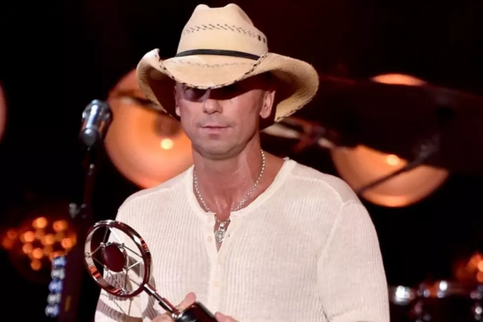 Kenny Chesney Receives Groundbreaker Award at American Country Countdown Awards