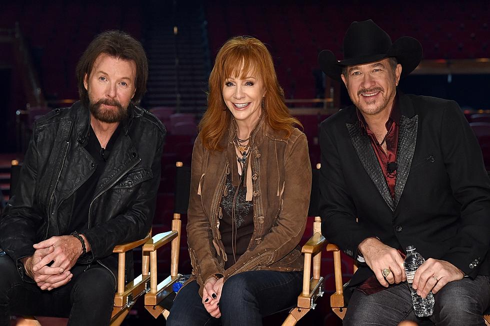Seven Iconic Entertainers of the Year to Perform at 2016 CMA Awards