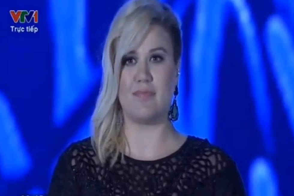 Kelly Clarkson Performs Winning ‘American Idol’ Song 12 Years Later [Watch]