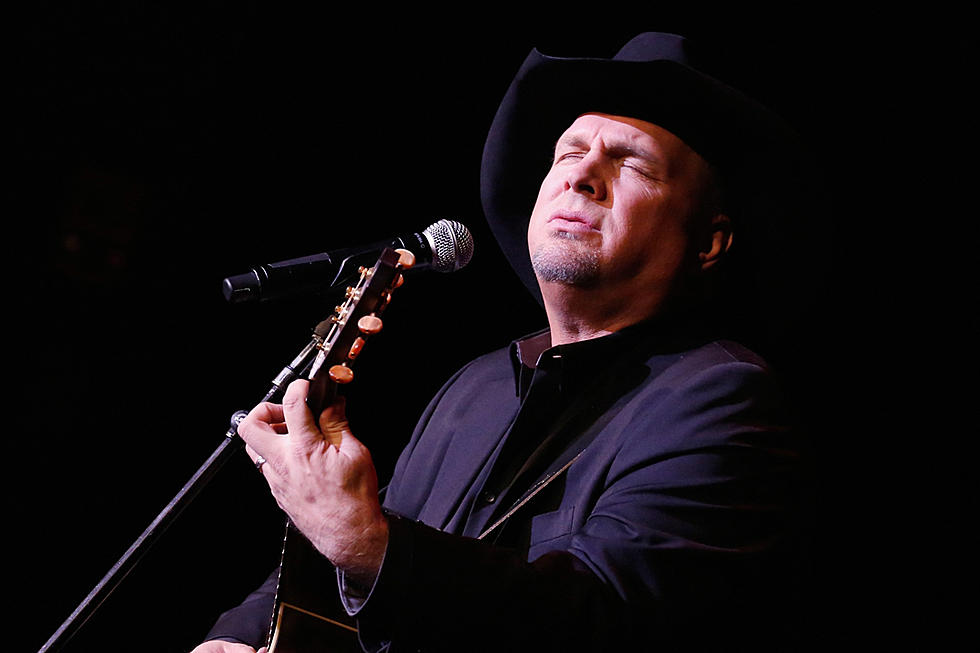 Garth Brooks Tears Up After Gift From Special Olympian [Watch]