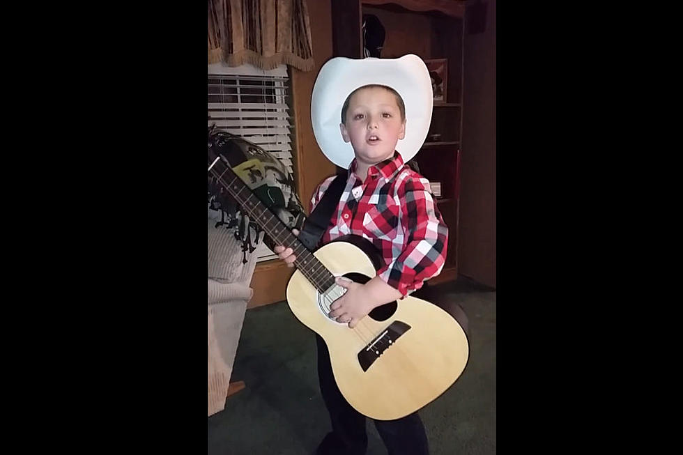 Kid Sings Blake Shelton 'Playboys of the Southwestern World'