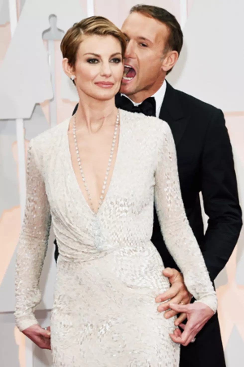 Faith Hill Steals Looks on 2015 Oscars Red Carpet, Gives Advice to Tim McGraw