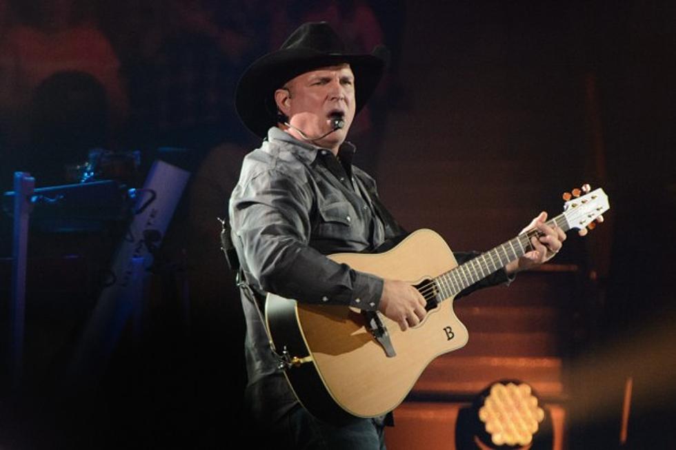 Throw Back Thursday: Garth Brooks Plays Baseball With New York Mets