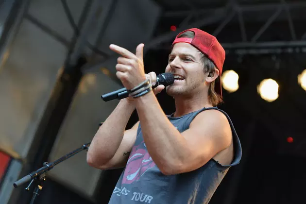 Kip Moore Recalls Being Tackled on Stage by Fan: &#8216;I Chipped My Tooth&#8217;