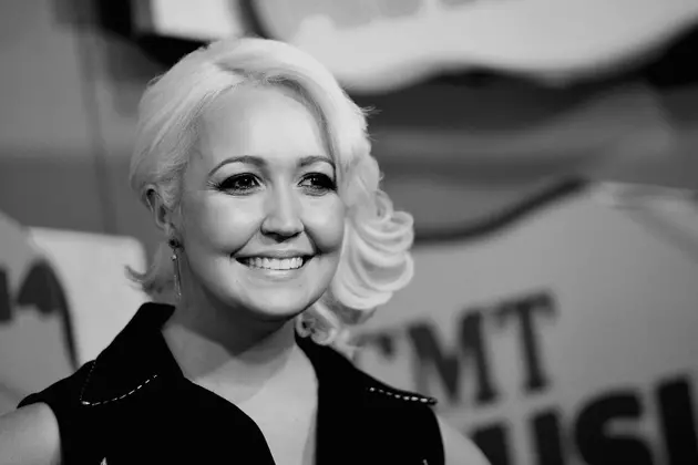 Meghan Linsey Collecting Donations for Louisiana Flood Victims