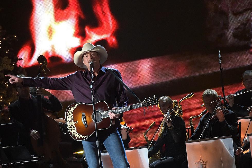 Alan Jackson Dances With Fan to ‘Remember When’ [Watch]