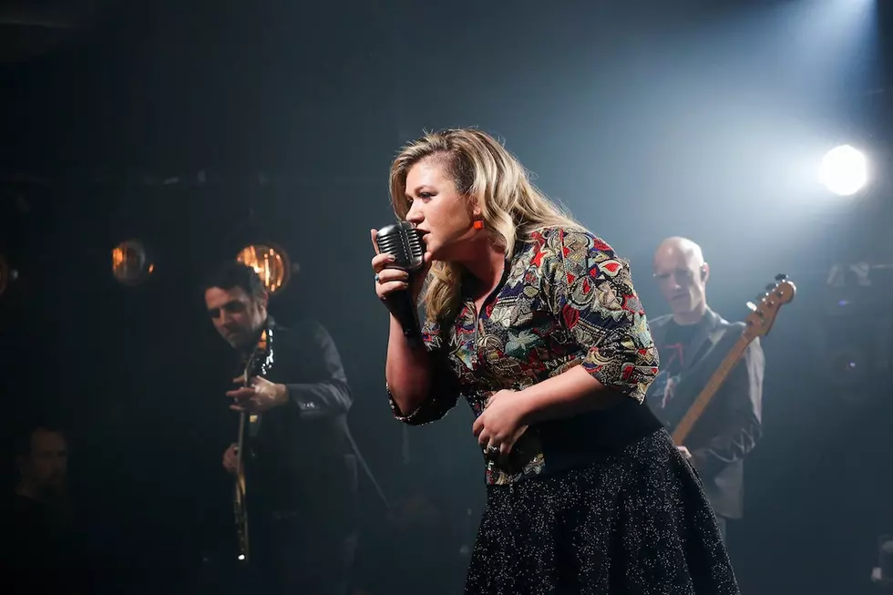 Kelly Clarkson Wows Crowd With Miley Cyrus Cover [Watch]