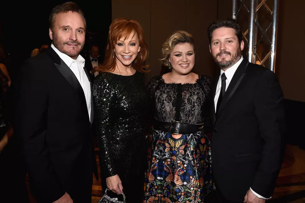 What&#8217;s It Like Having Reba McEntire as Your Mother-in-Law? Kelly Clarkson Spills