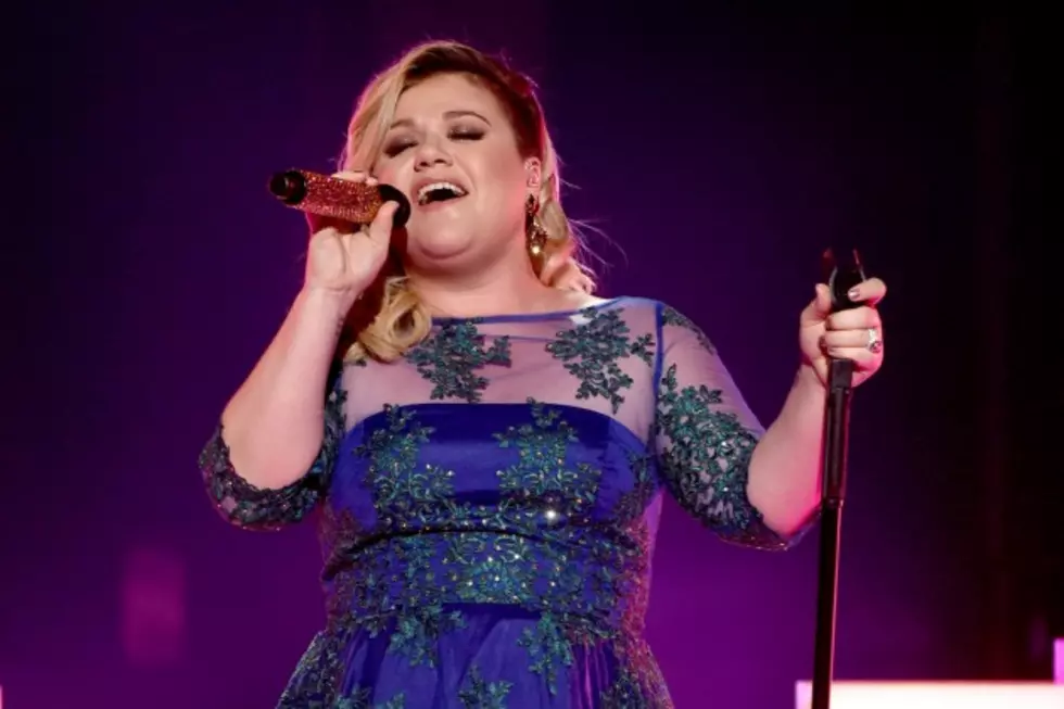 Fox News Host Apologizes to Kelly Clarkson After Weight Jab