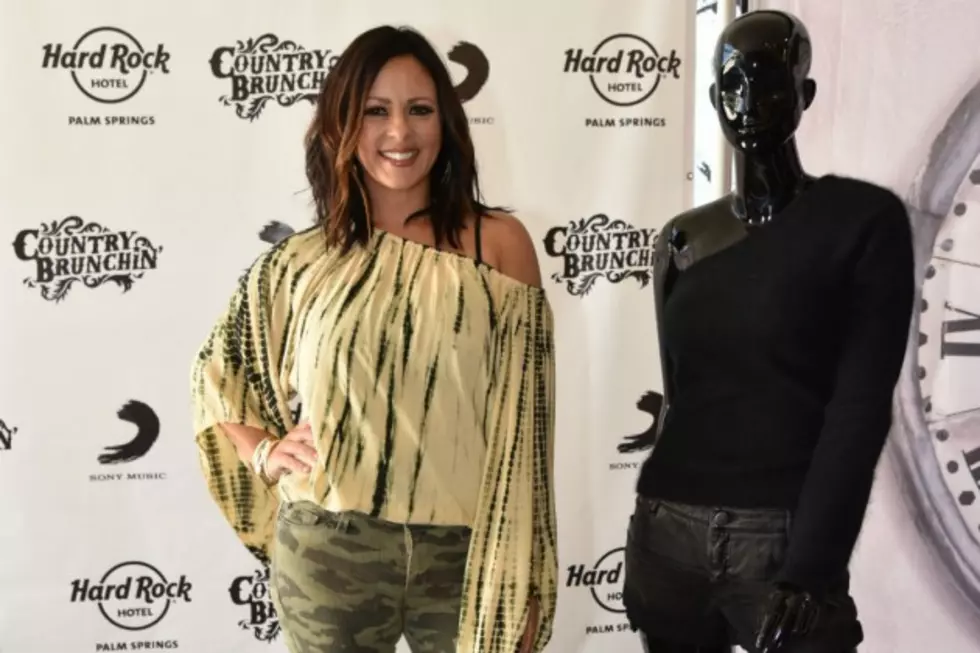 Sara Evans Leaves Her Mark on the Hard Rock&#8217;s Memorabilia Collection