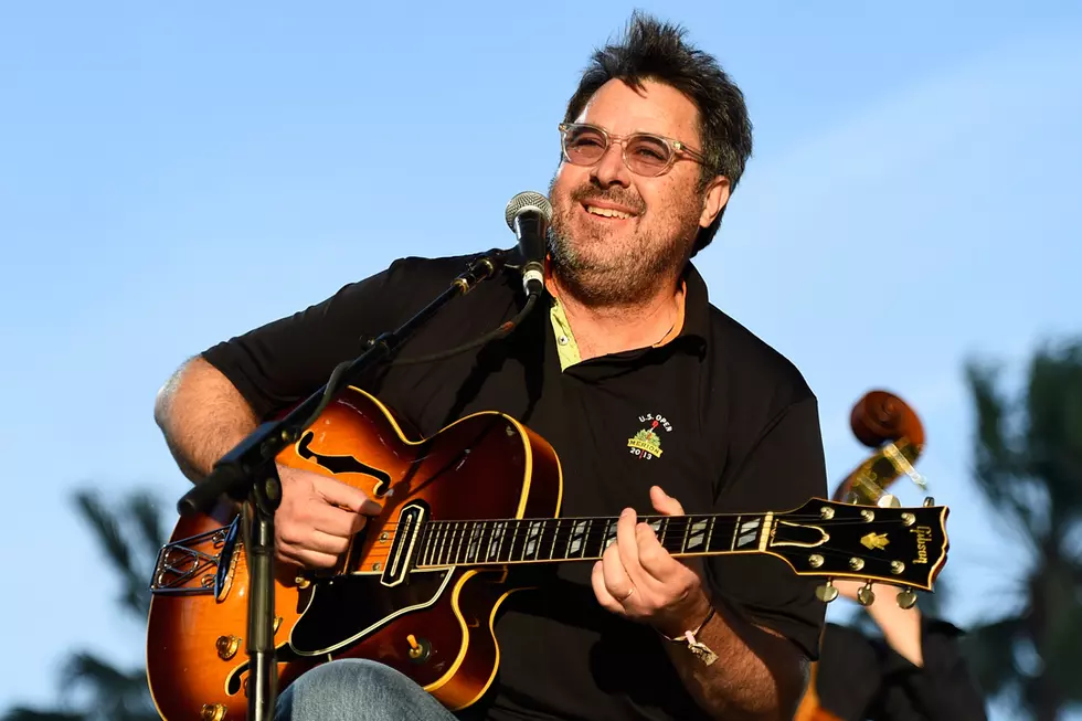 Vince Gill to be Inducted Into Guitar Center’s RockWalk