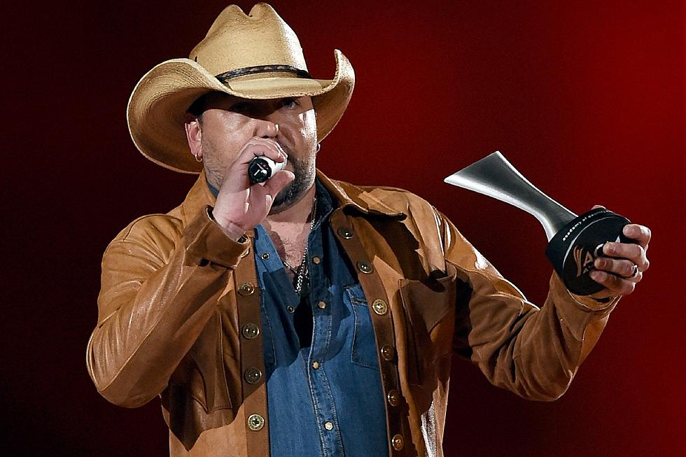 Jason Aldean Wins Male Vocalist of the Year at 2015 ACM Awards