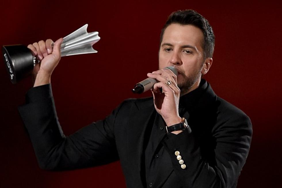 Luke Bryan Named Entertainer of the Year at the 2015 ACM Awards