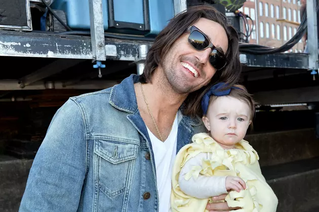 Jake Owen Gets a Pink Boat at Daughter&#8217;s Request