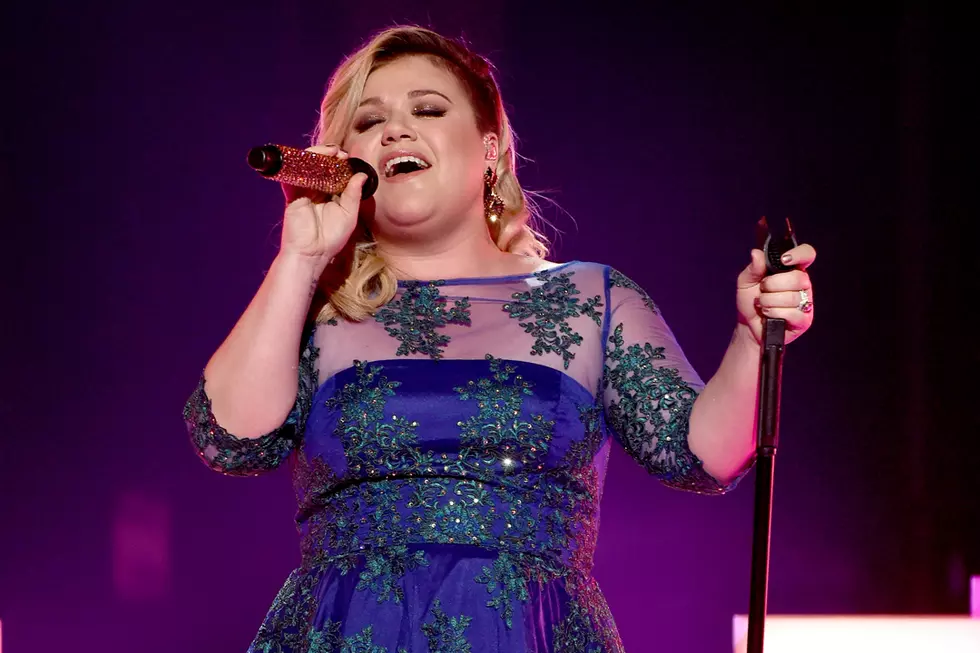 Kelly Clarkson Proves She's 'Invincible' at Billboard Awards