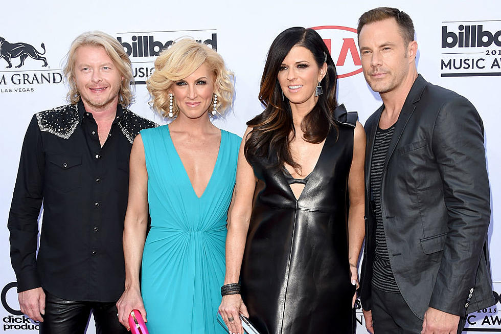 Country Stars Step Out for 2015 Billboard Music Awards Red Carpet, Show [Pictures]