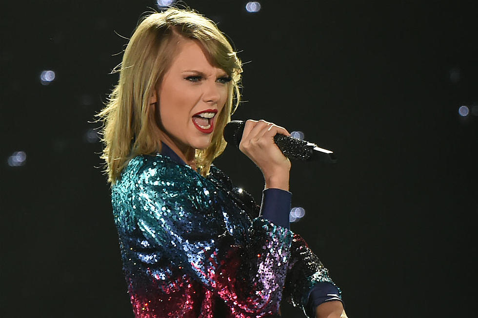 Taylor Swift Brings U.S. Women’s Soccer Team Onstage at New Jersey Concert