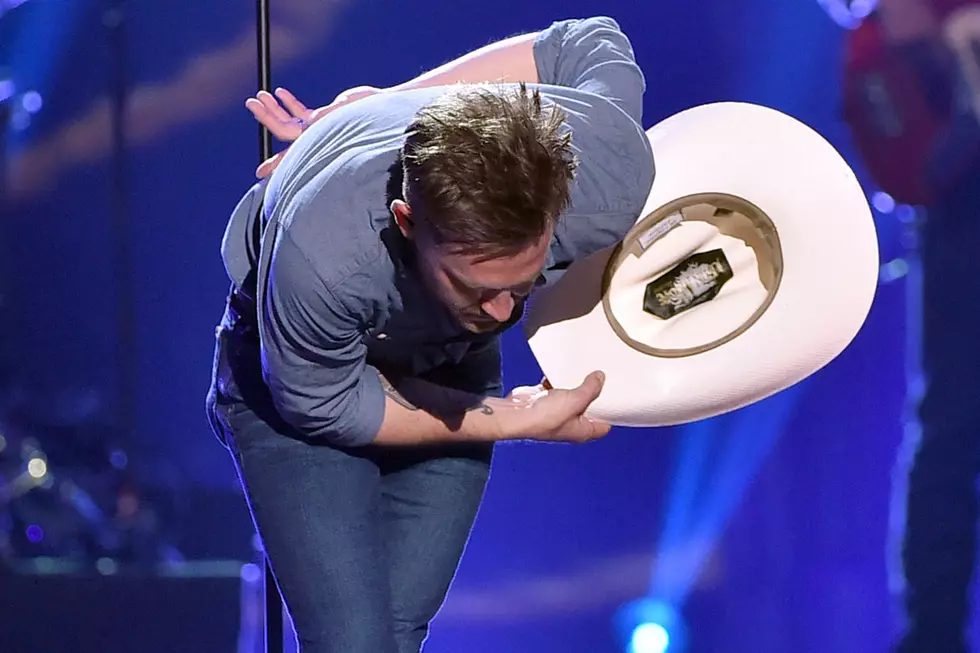 Justin Moore Performs &#8216;If Heaven Wasn&#8217;t So Far Away&#8217; at iHeartRadio Country Festival