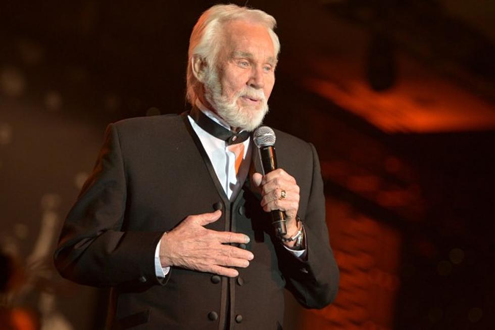 Kenny Rogers Announces First Christmas Album in 17 Years