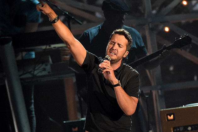 Luke Bryan to Play First 2016 Farm Tour Show With Arm in a Sling